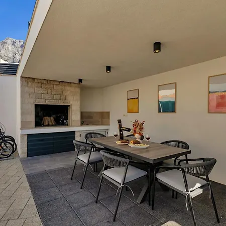 Willa Festina Lente A Luxury In Makarska, Heated Pool