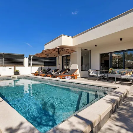 Willa Festina Lente A Luxury In Makarska, Heated Pool *