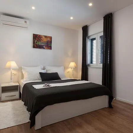 Festina Lente A Luxury In Makarska, Heated Pool *